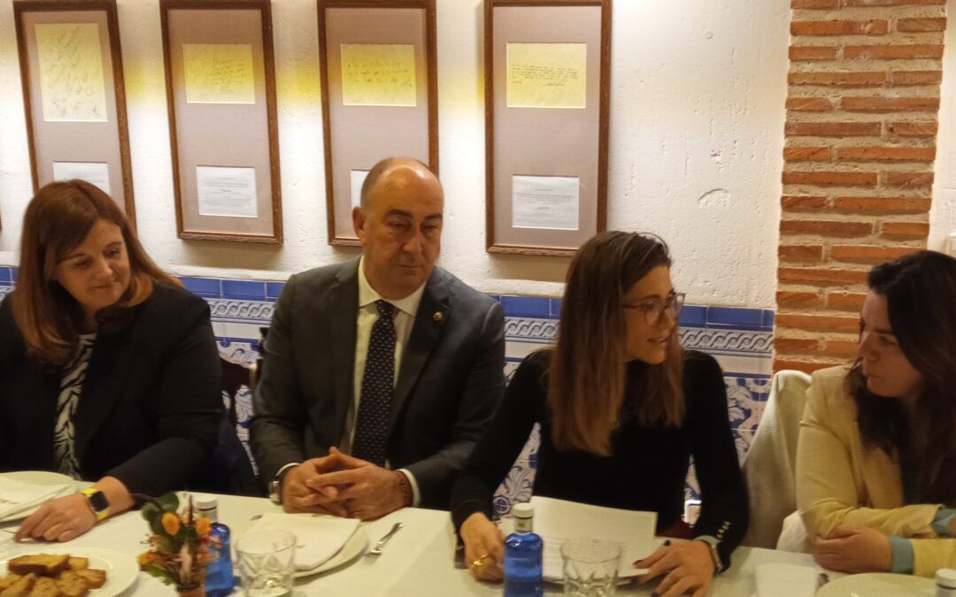 La directora de productos capilares de L´Oreal, invitada en el desayuno de la Comisión para la promoción del talento femenino