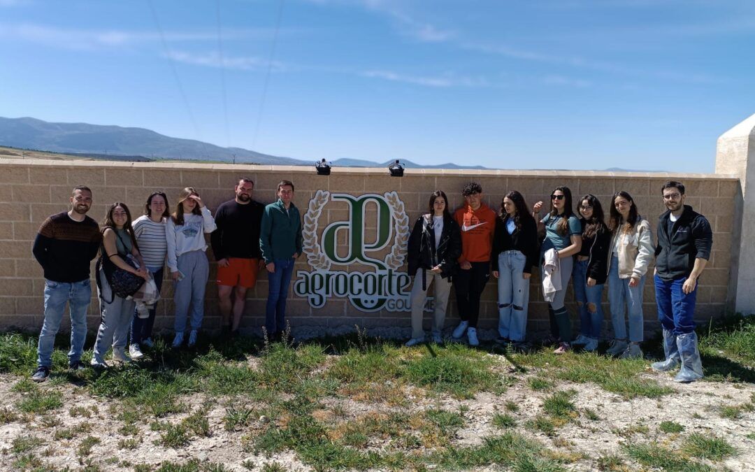 Alumnos de la Escuela de Capacitación Agraria visitan Agrocorte