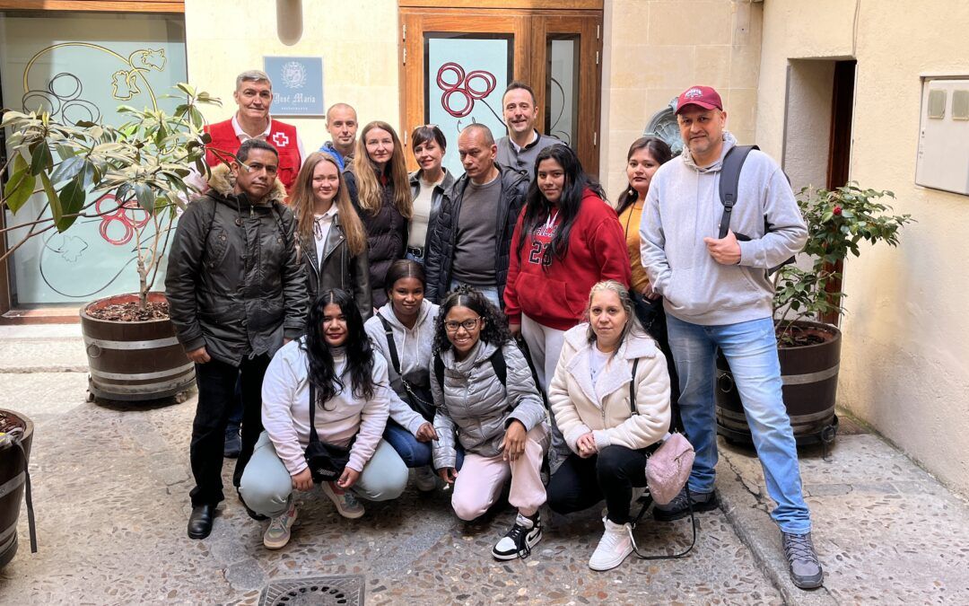 Encuentro con alumnos de Cruz Roja en torno al vino