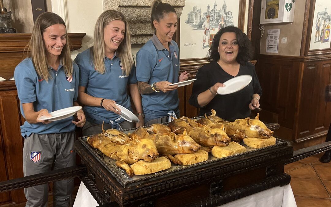 El Atleti femenino disfruta del cochinillo de José María