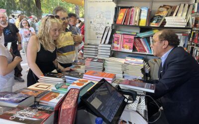 José María firma ejemplares en la Feria del libro de Madrid