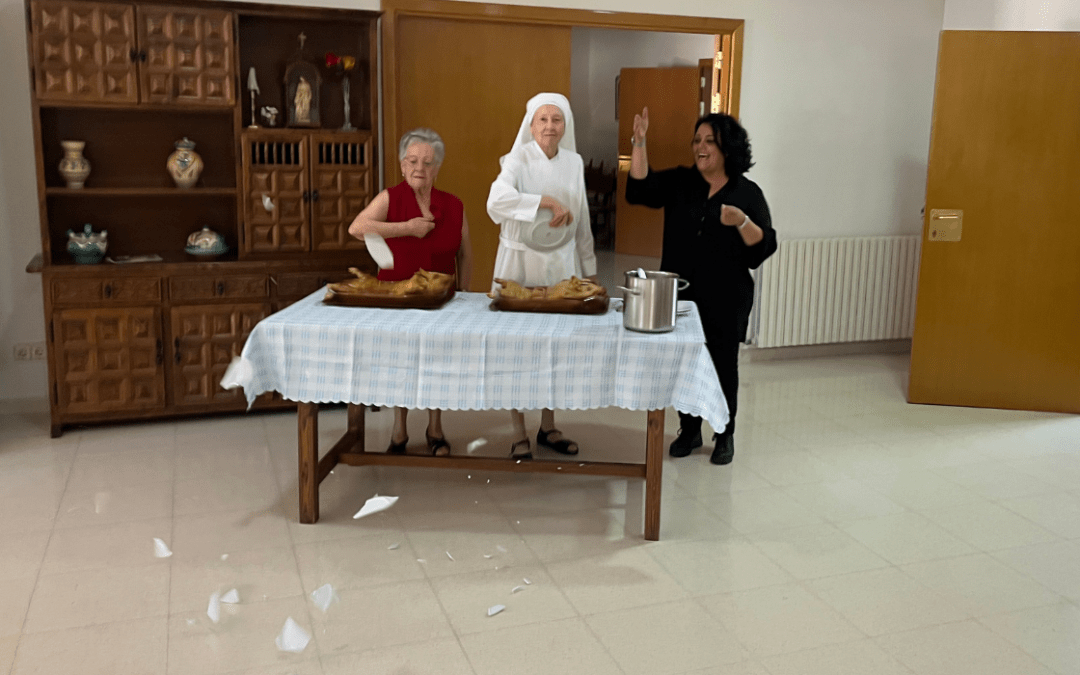 Celebramos el día del abuelo con los residentes de las Hermanitas de los Pobres